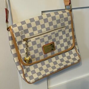 Stylish Checkered Crossbody Bag - Cream and Blue
